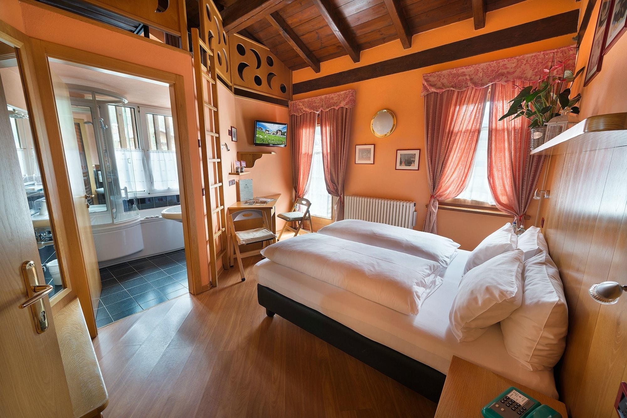 Hotel Astra Лівіньо Екстер'єр фото
