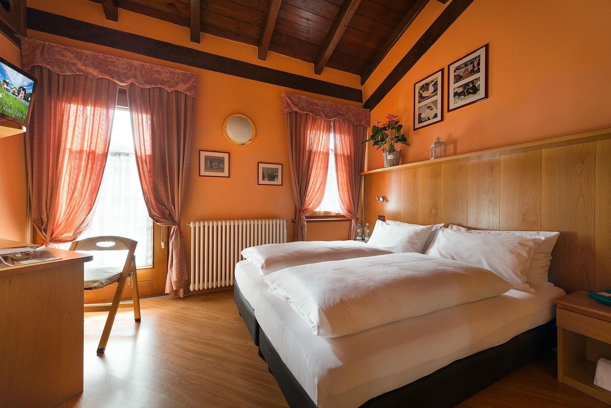Hotel Astra Лівіньо Екстер'єр фото